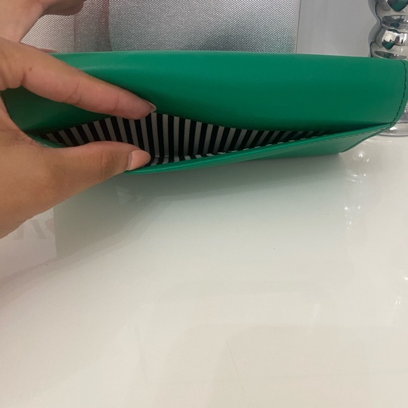 Green and Black Kate Spade Wallet - Picture 10 of 10